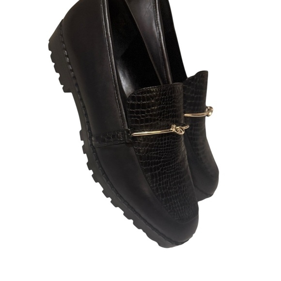 Vince Camuto Black Textured Loafers with Gold Detail brand new - Picture 6 of 14